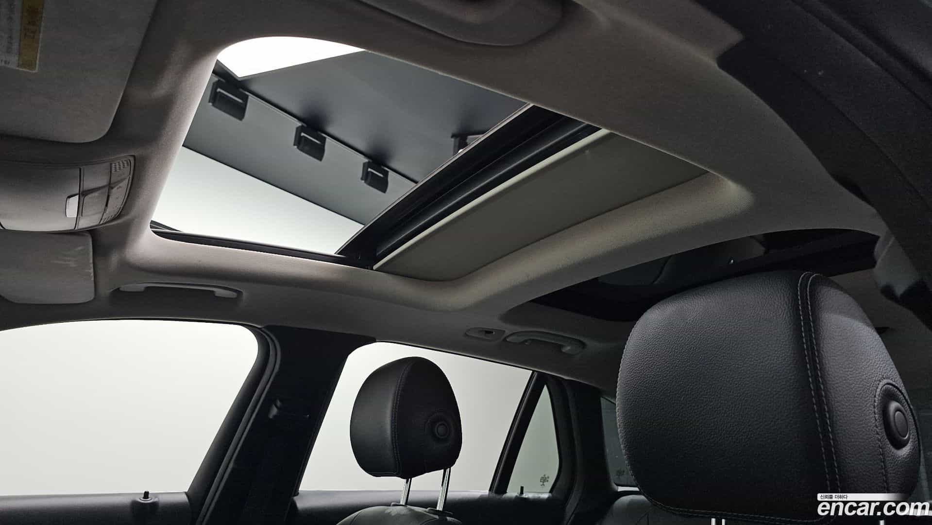 GLC-Class Mercedes-Benz 2016.6-OPTION-022