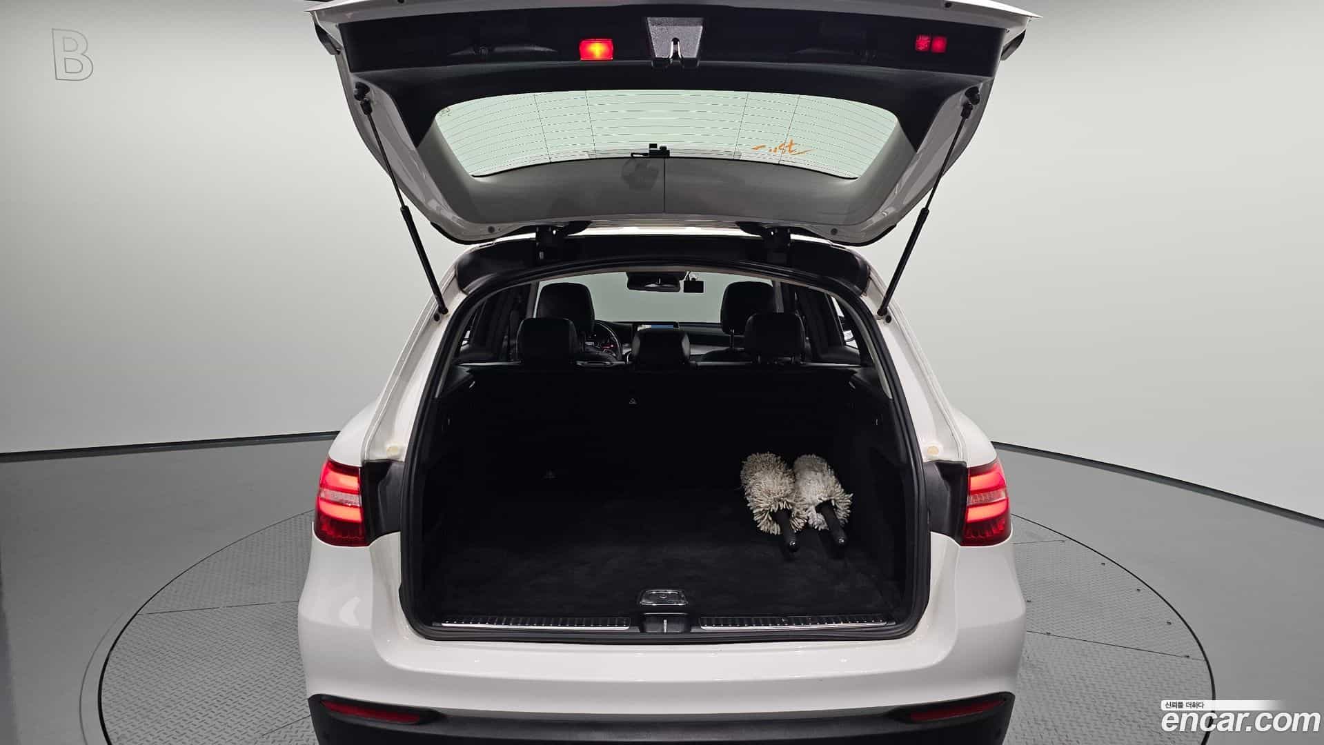 GLC-Class Mercedes-Benz 2016.6-OPTION-024