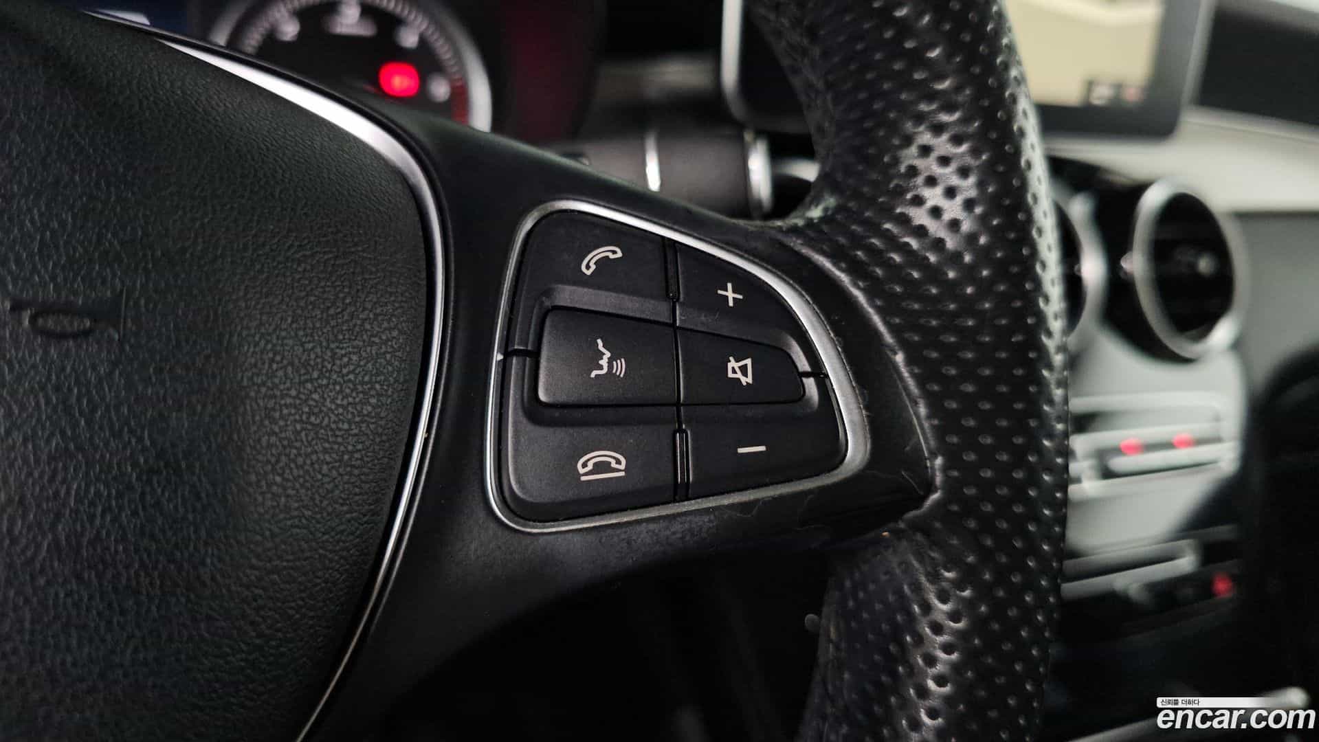 GLC-Class Mercedes-Benz 2016.6-OPTION-045
