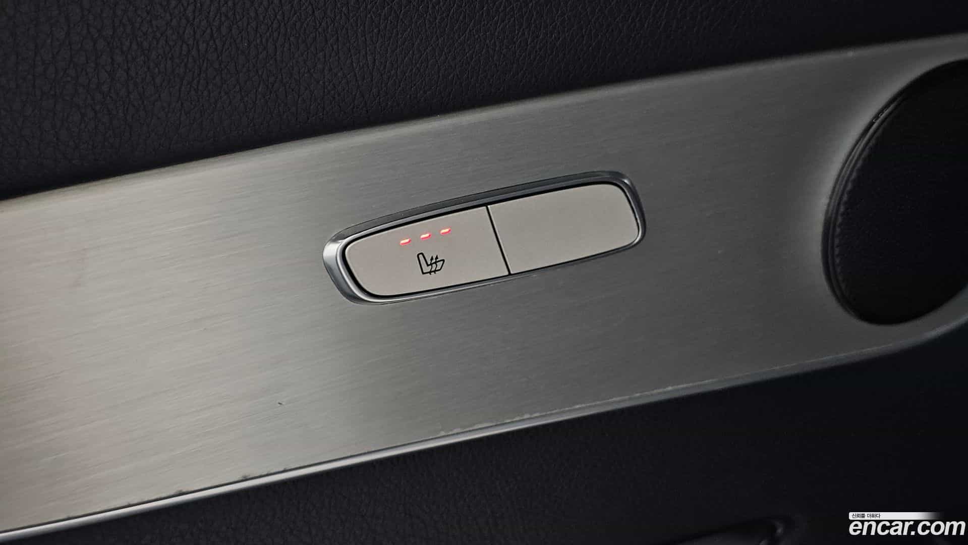 GLC-Class Mercedes-Benz 2016.6-OPTION-047