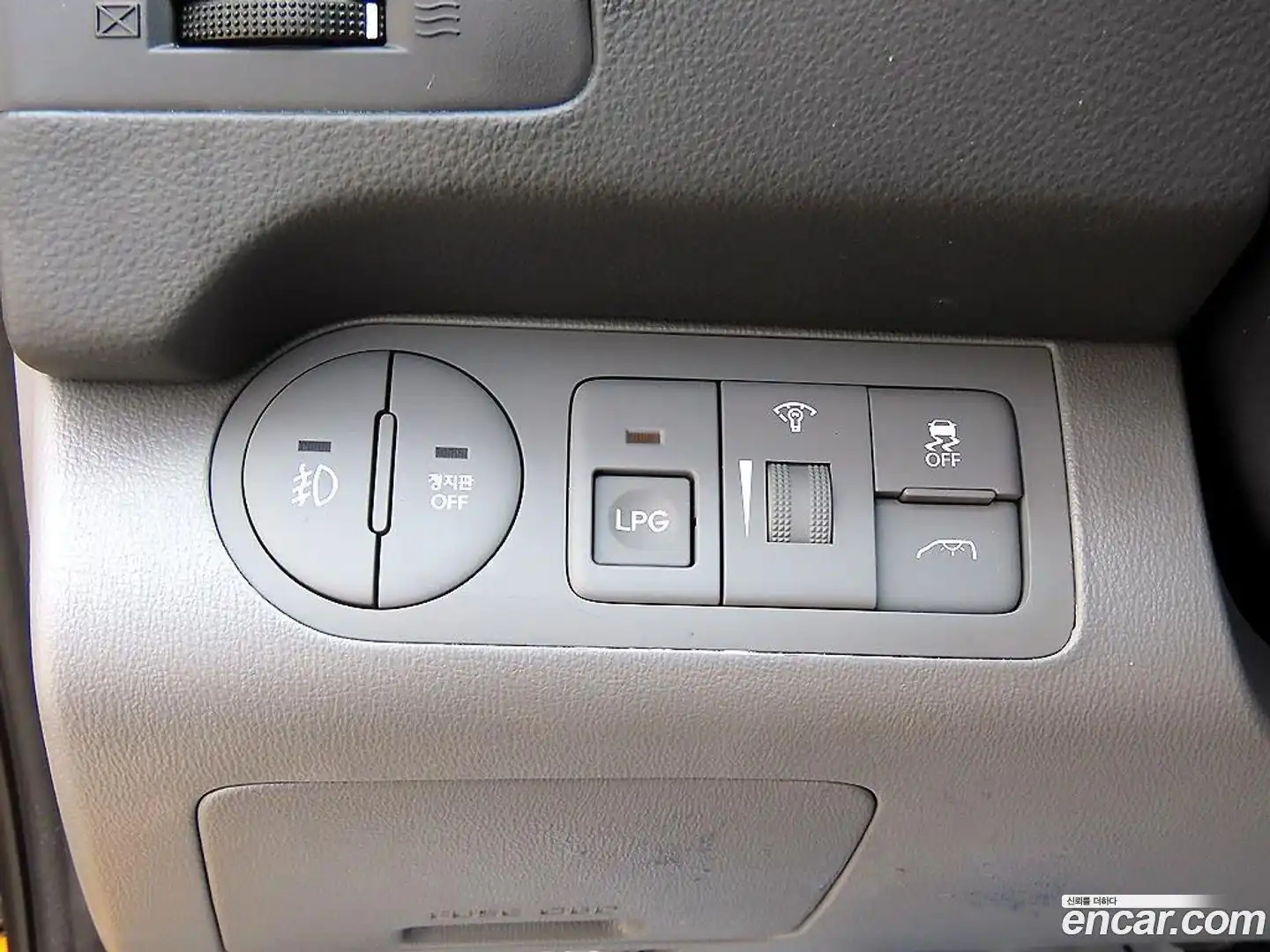 Starex Hyundai 2018.9-OPTION-017