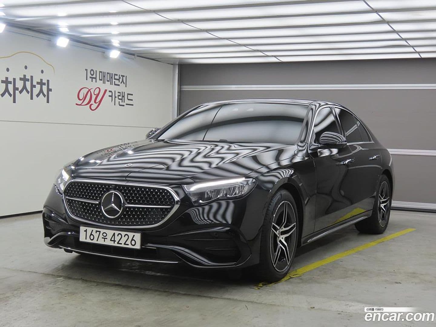 Main__Slider__Photo:E-Class Mercedes-Benz 2025.9-0