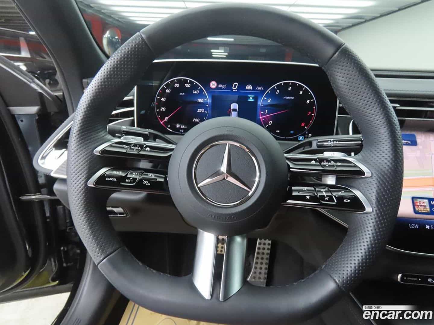 E-Class Mercedes-Benz 2025.9-INNER-008
