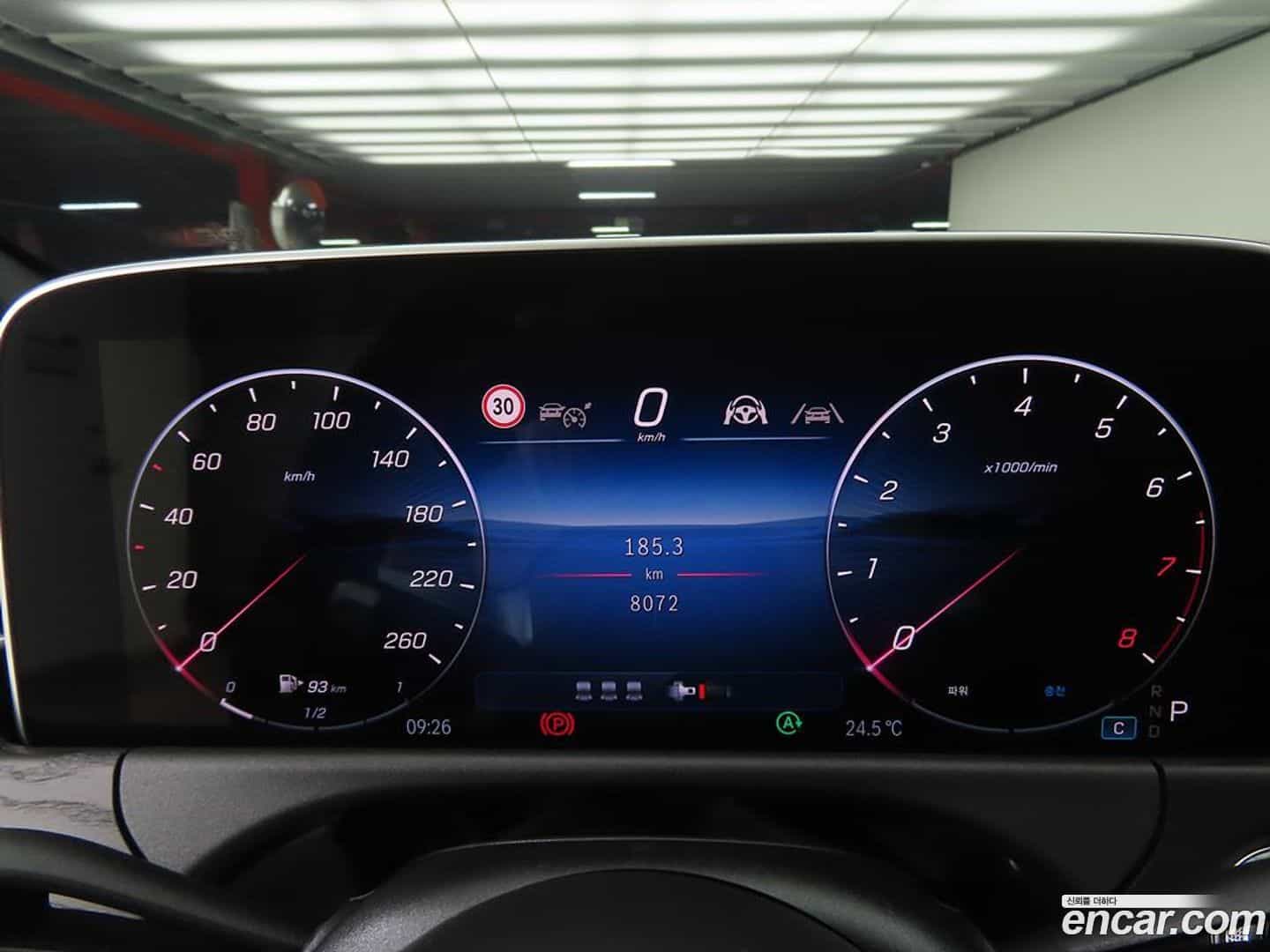 E-Class Mercedes-Benz 2025.9-INNER-009