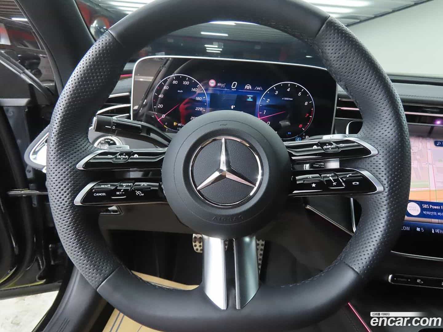 E-Class Mercedes-Benz 2025.9-INNER-008