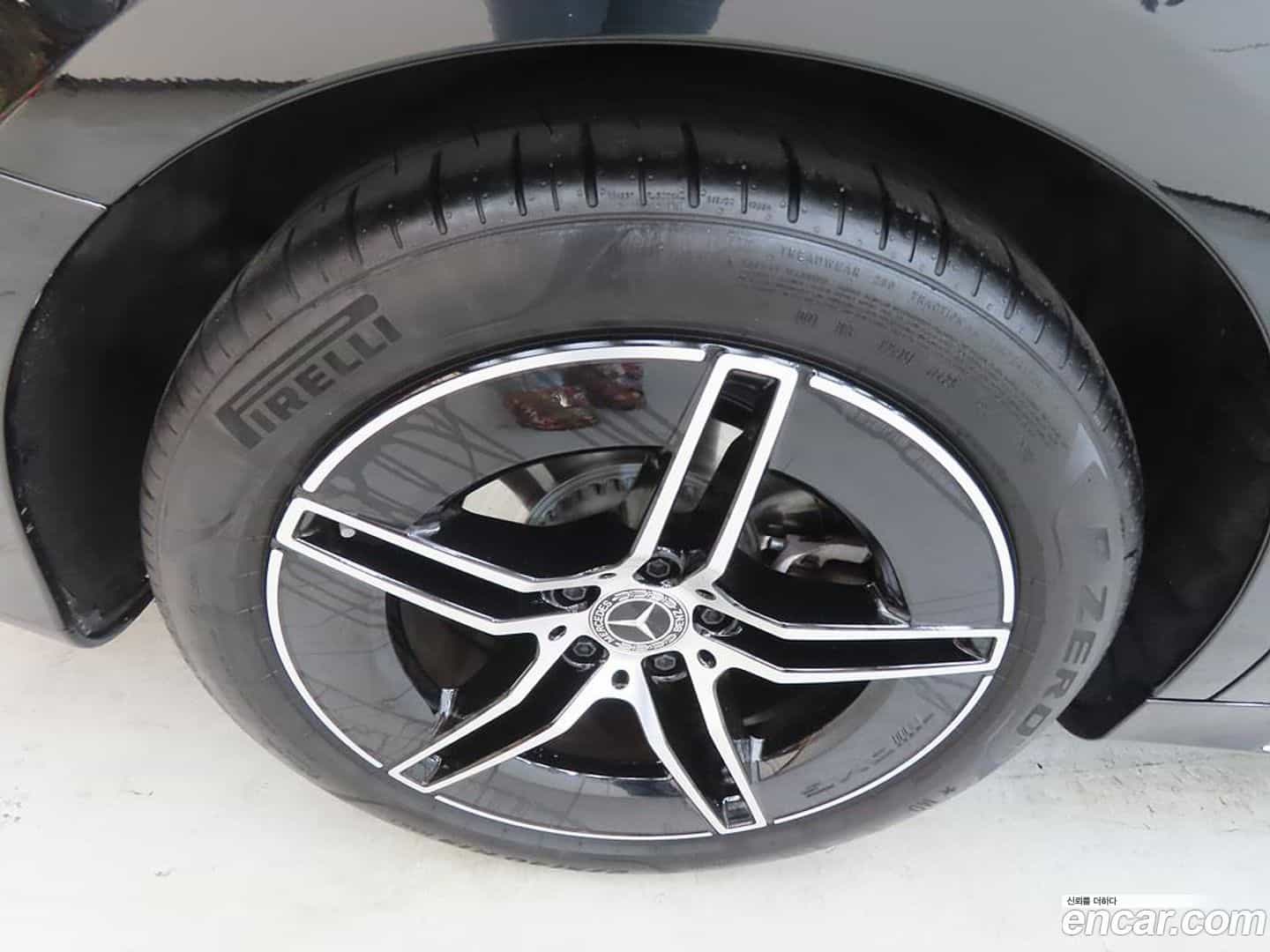 E-Class Mercedes-Benz 2025.9-OPTION-024