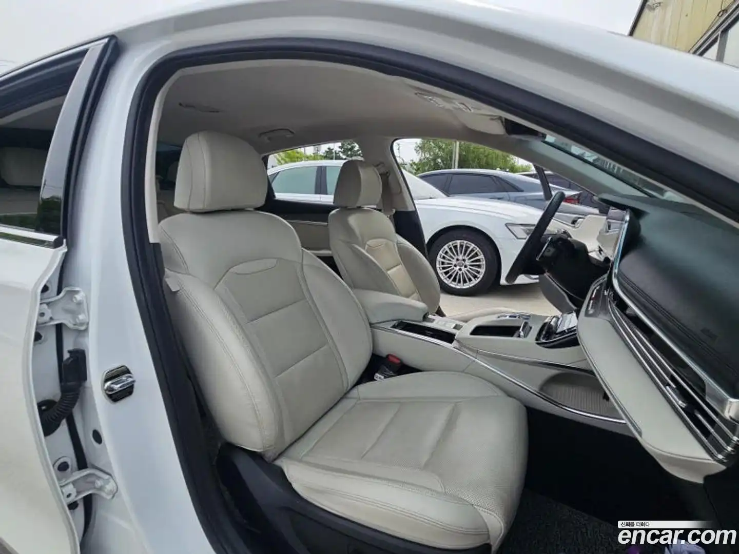 Grandeur Hyundai 2022.2-INNER-008
