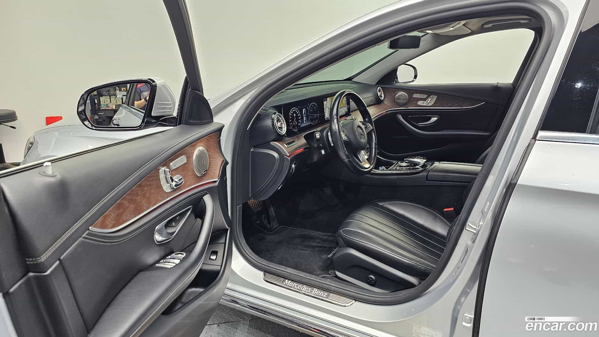 E-Class Mercedes-Benz 2017.0-INNER-010