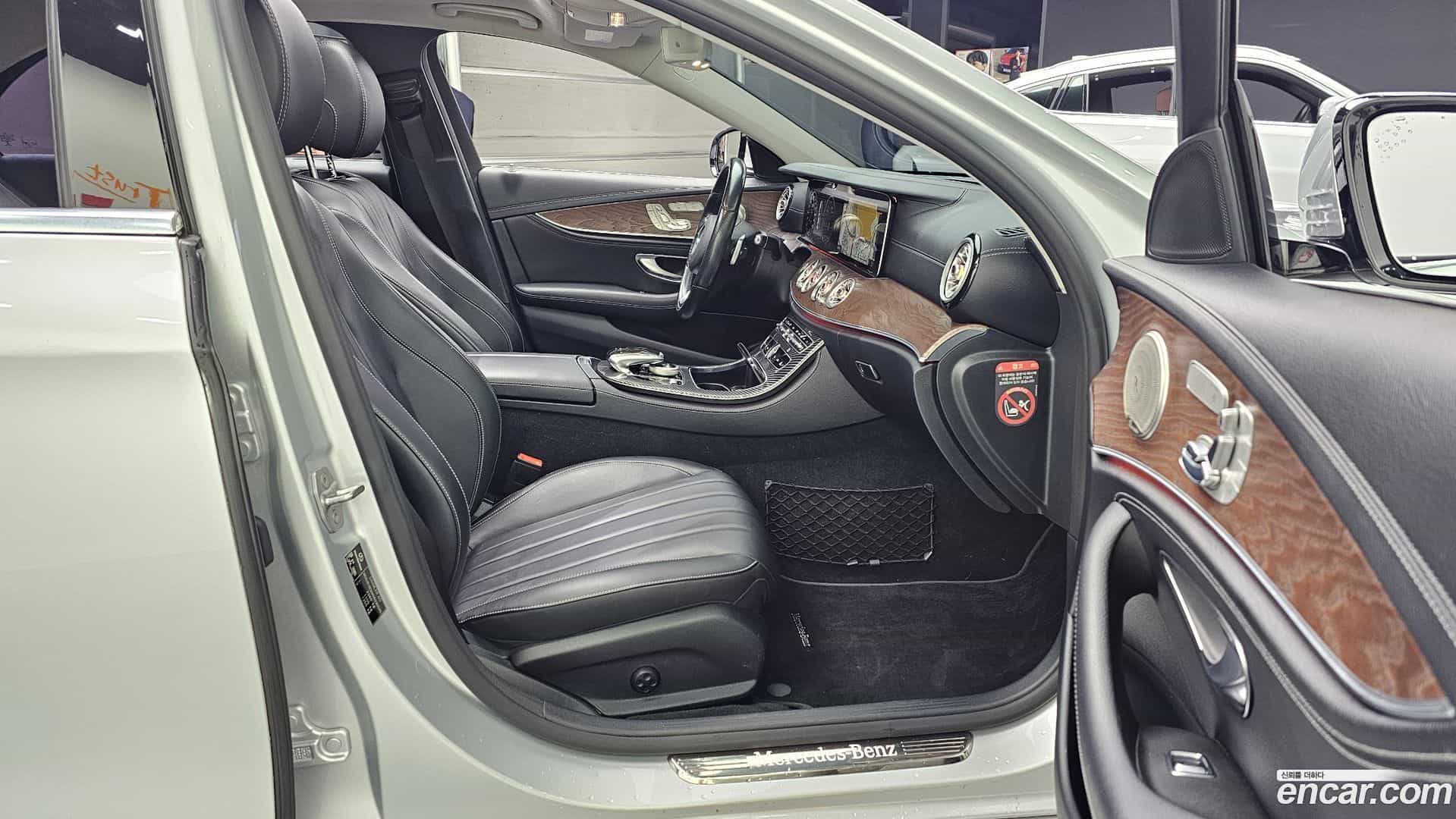 E-Class Mercedes-Benz 2017.0-OPTION-015