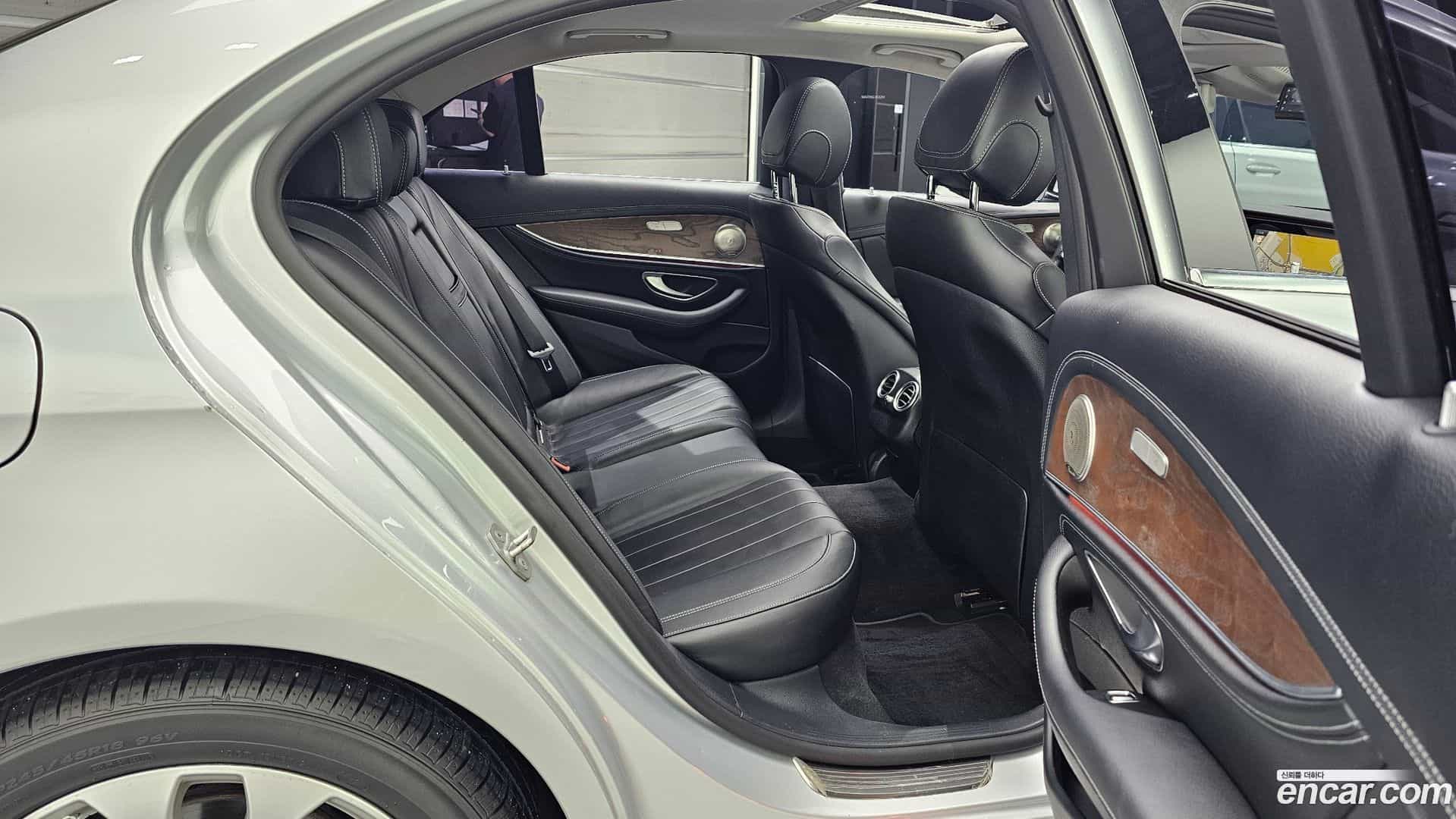 E-Class Mercedes-Benz 2017.0-OPTION-016