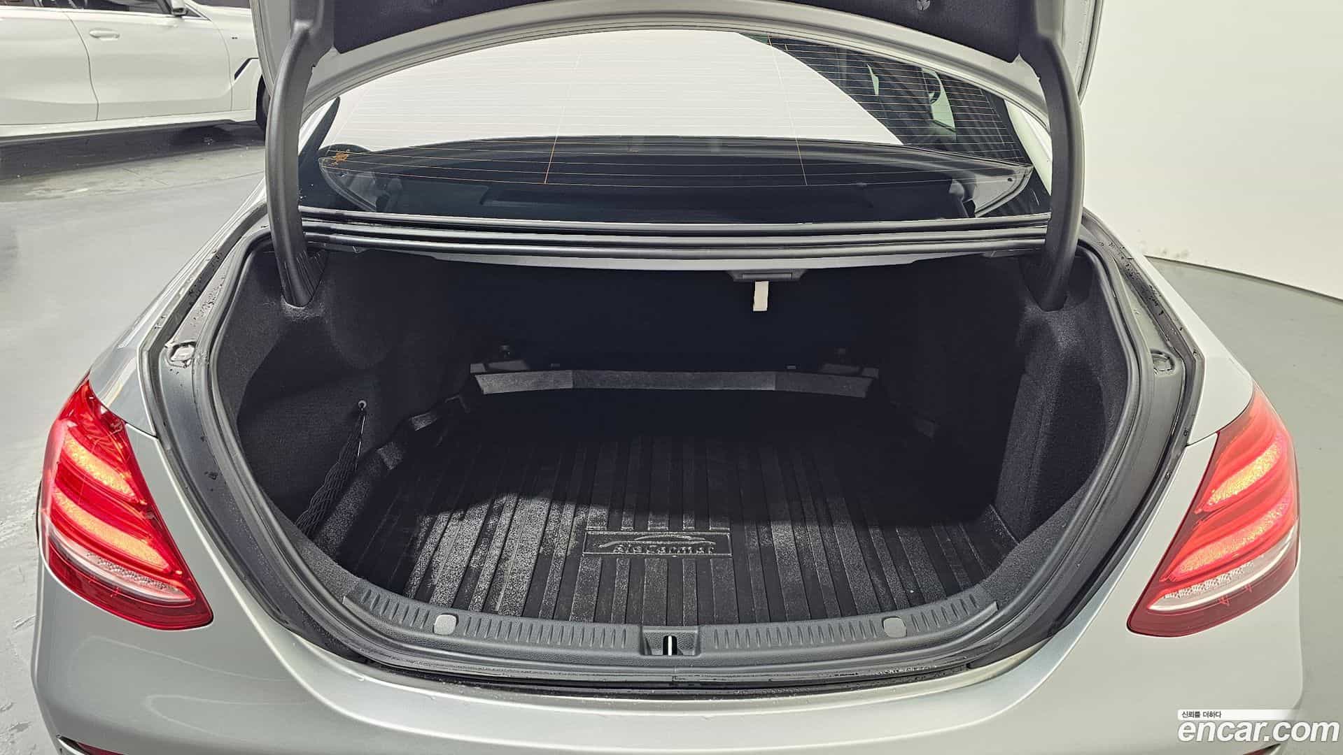 E-Class Mercedes-Benz 2017.0-OPTION-024