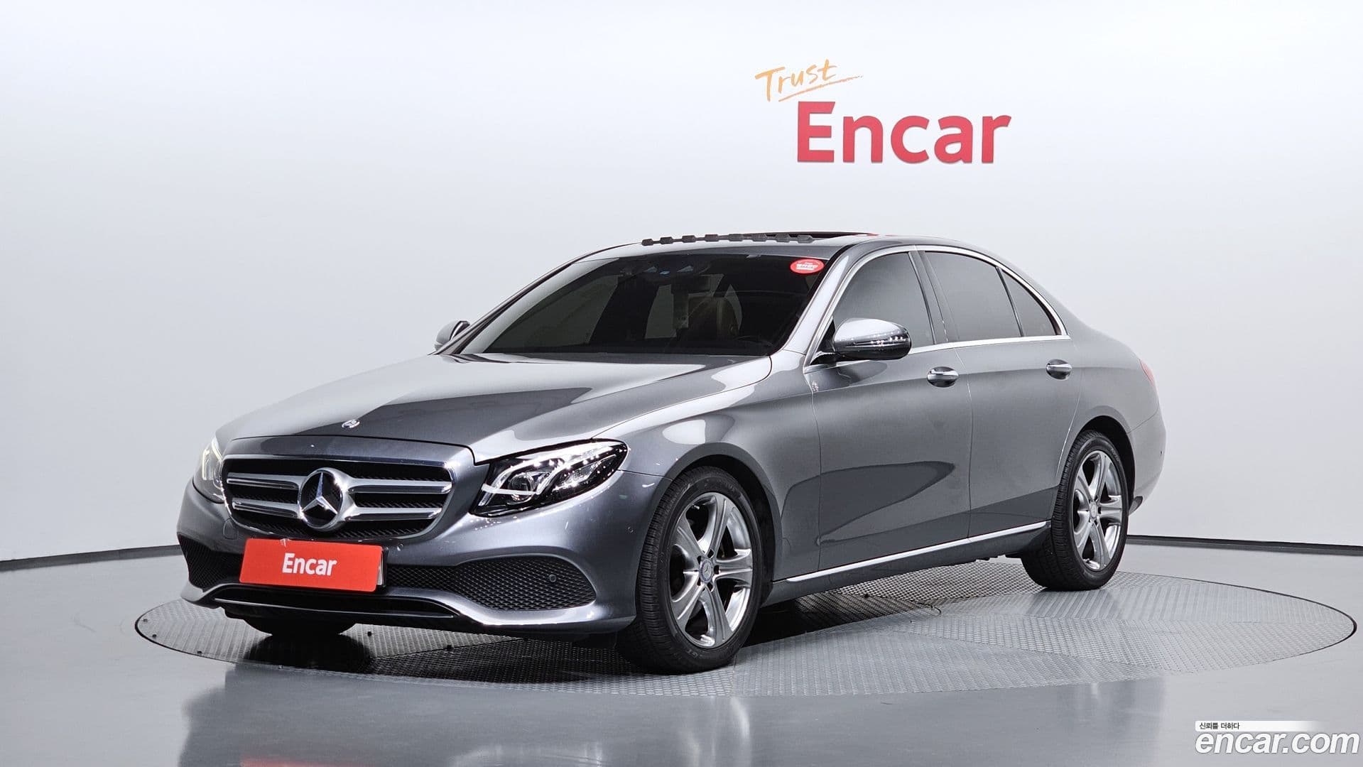 Main__Slider__Photo:E-Class Mercedes-Benz 2017.6-0