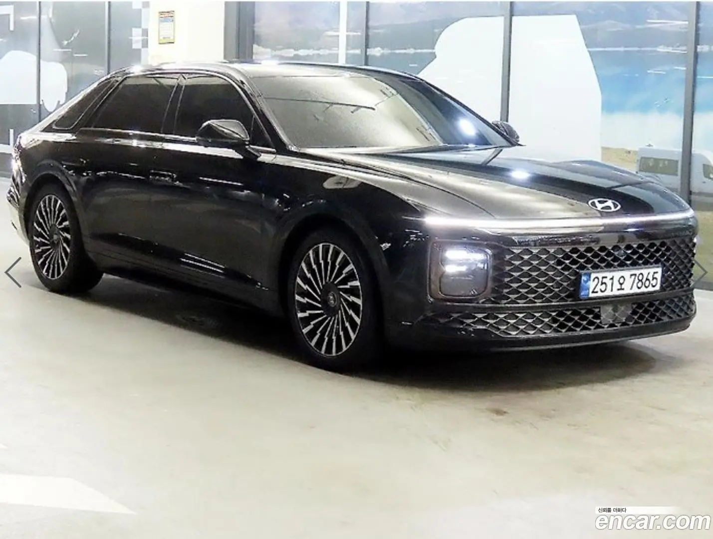 Main__Slider__Photo:Grandeur Hyundai 2023.1-0