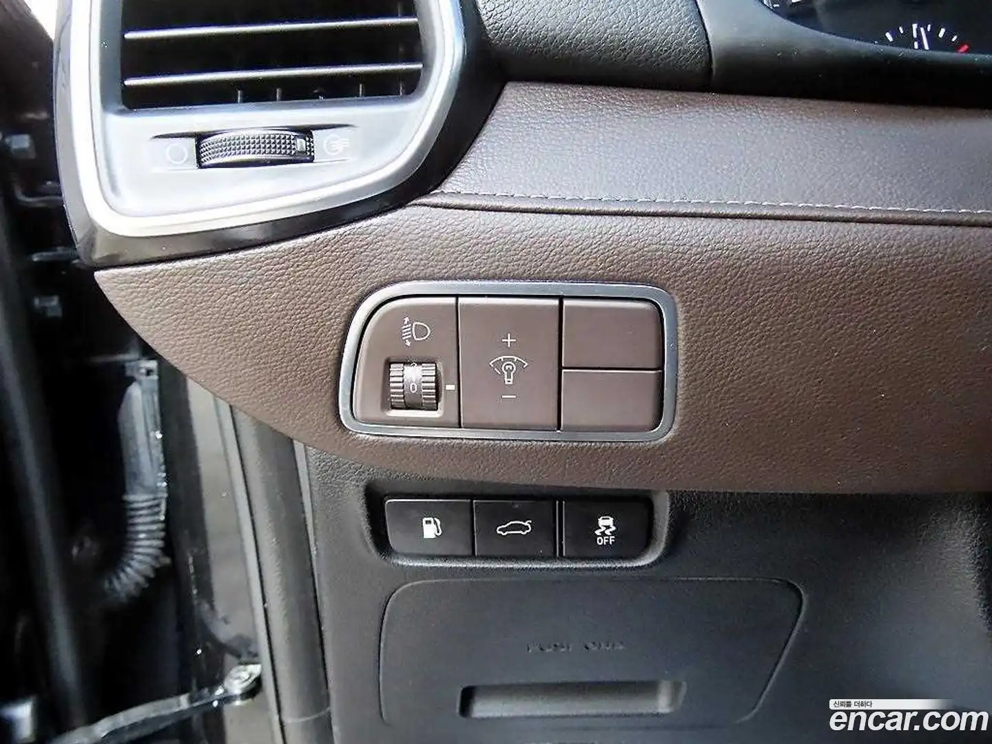 Grandeur Hyundai 2018.8-OPTION-016