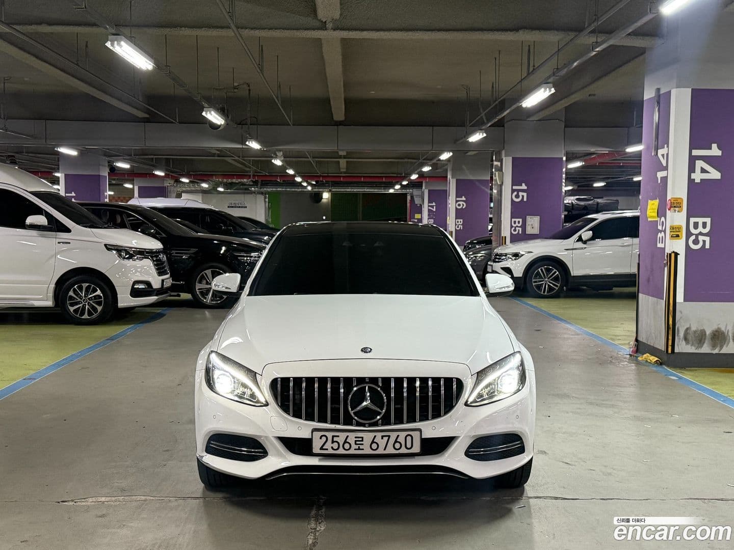 Main__Slider__Photo:C-Class Mercedes-Benz 2014.6-0