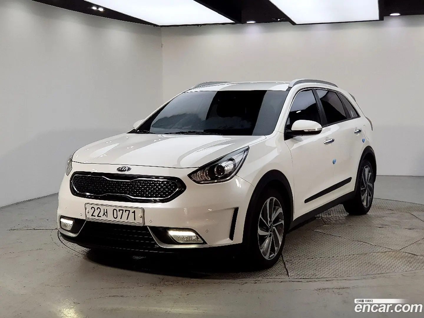 Main__Slider__Photo:Niro Kia 2016.5-0
