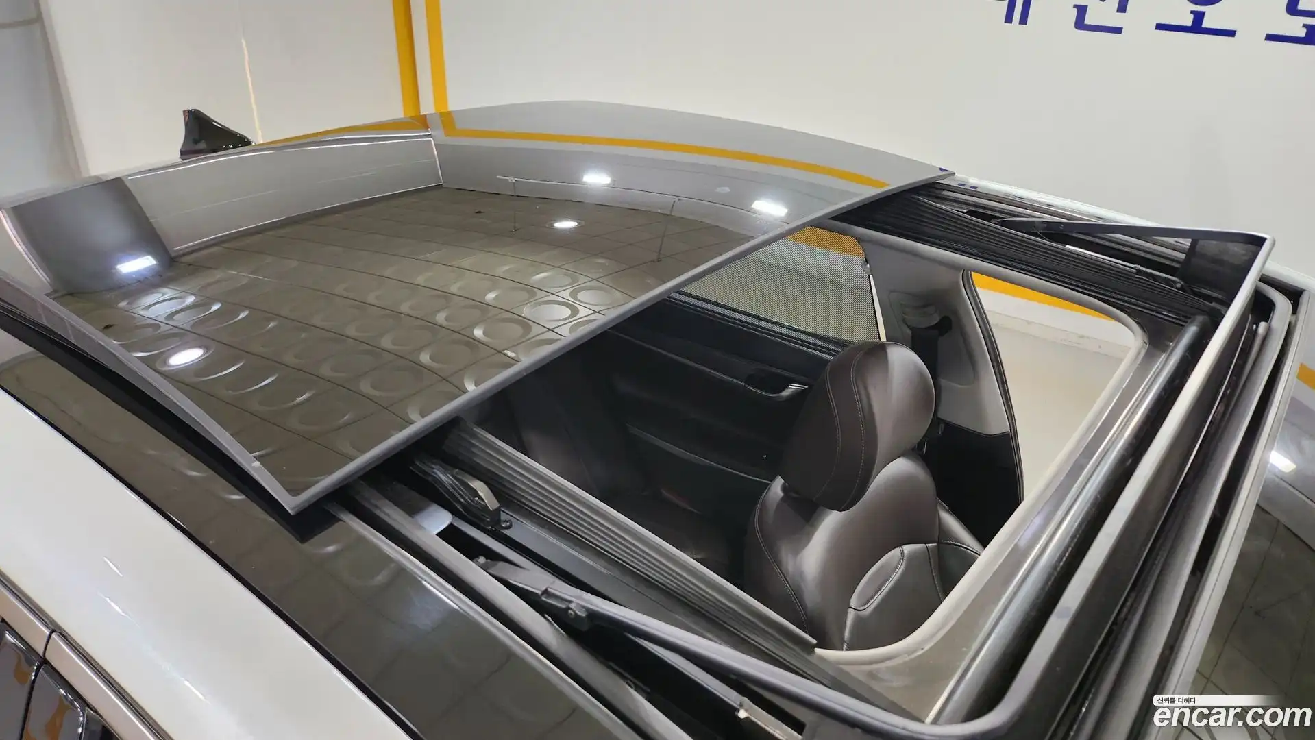 Grandeur Hyundai 2017.4-OPTION-023