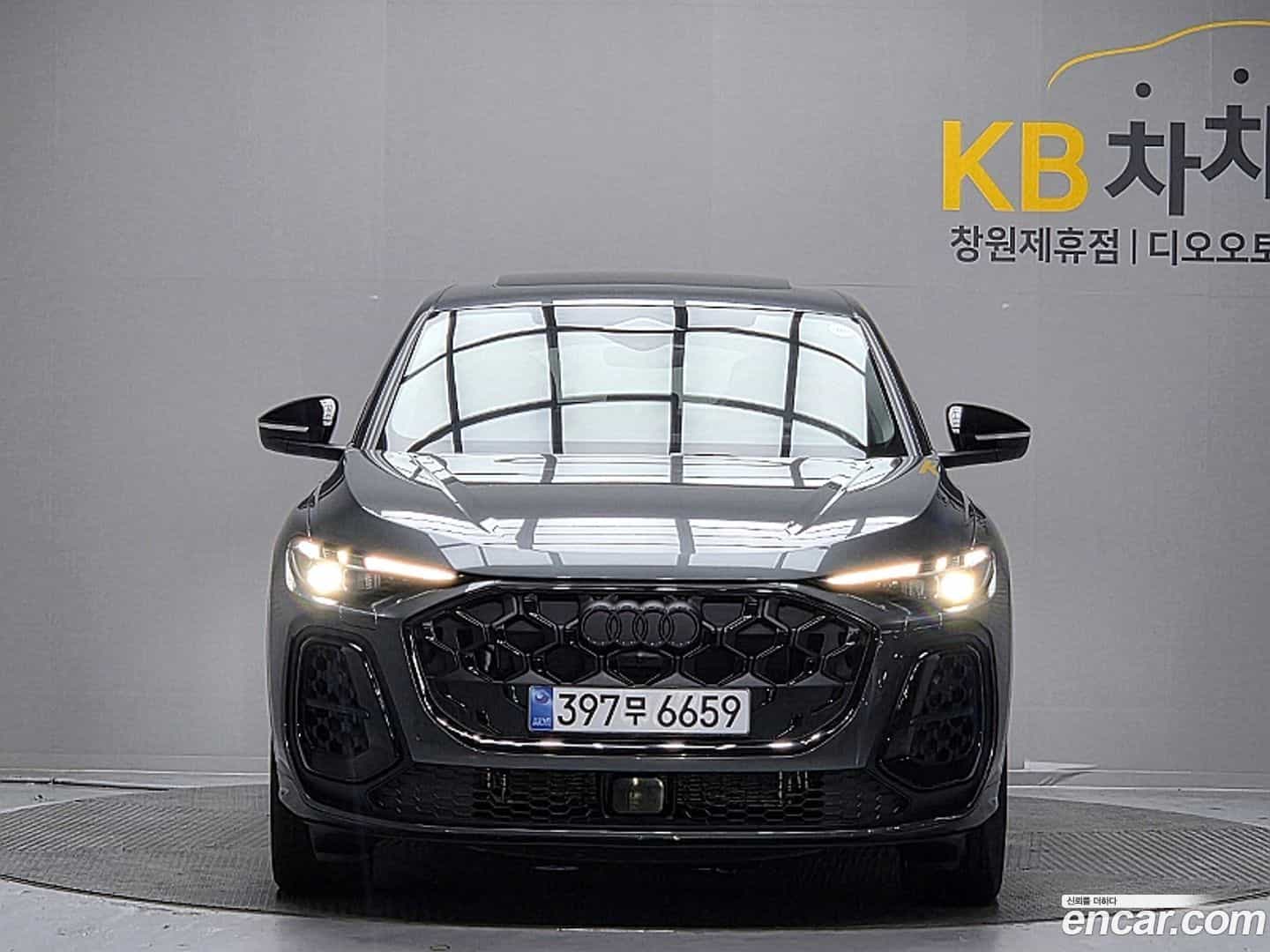 Q5 Audi 2025.11-OUTER-003