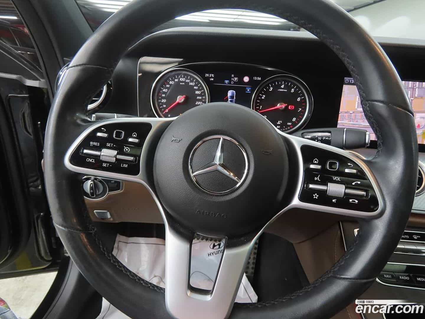 E-Class Mercedes-Benz 2019.11-OPTION-016