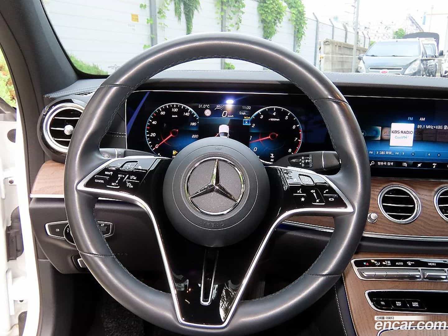 E-Class Mercedes-Benz 2023.8-INNER-008