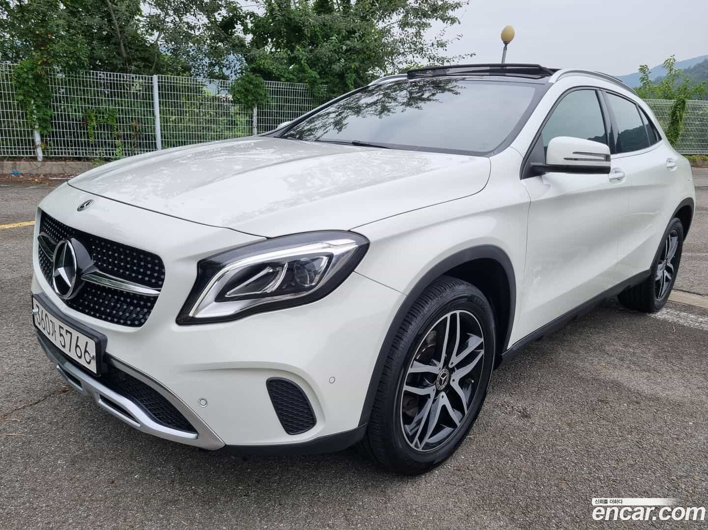 GLA-Class Mercedes-Benz 2017.8-OUTER-002