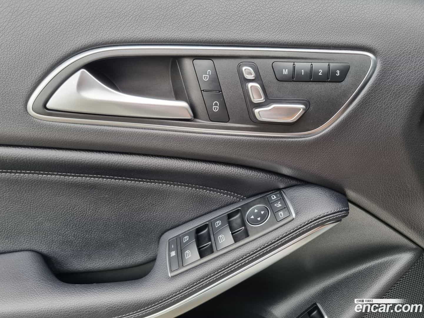 GLA-Class Mercedes-Benz 2017.8-OPTION-017