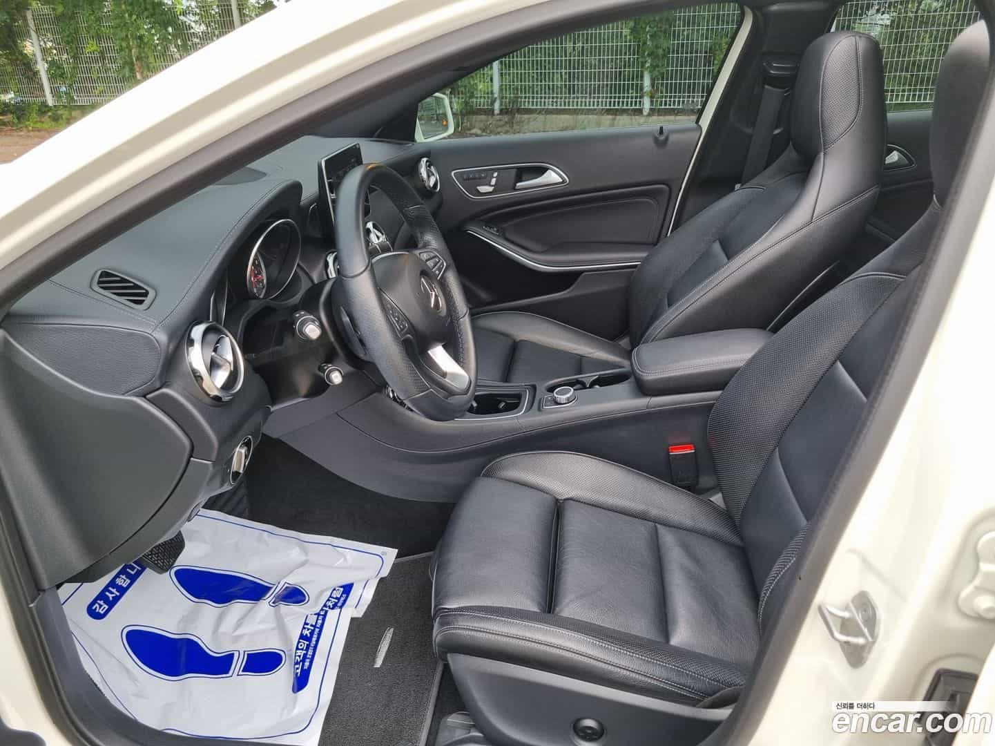 GLA-Class Mercedes-Benz 2017.8-OPTION-020
