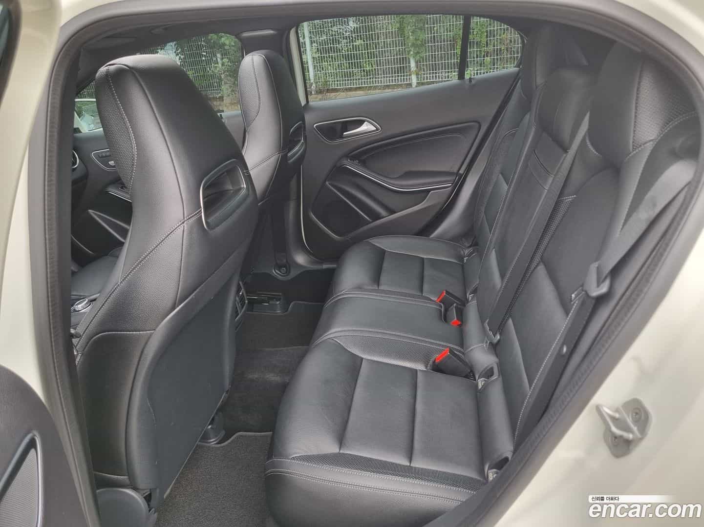 GLA-Class Mercedes-Benz 2017.8-OPTION-021