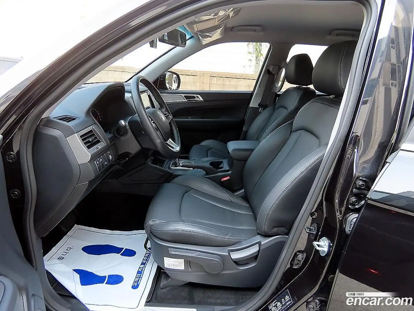 Rexton KG Mobility 2019.0-INNER-010