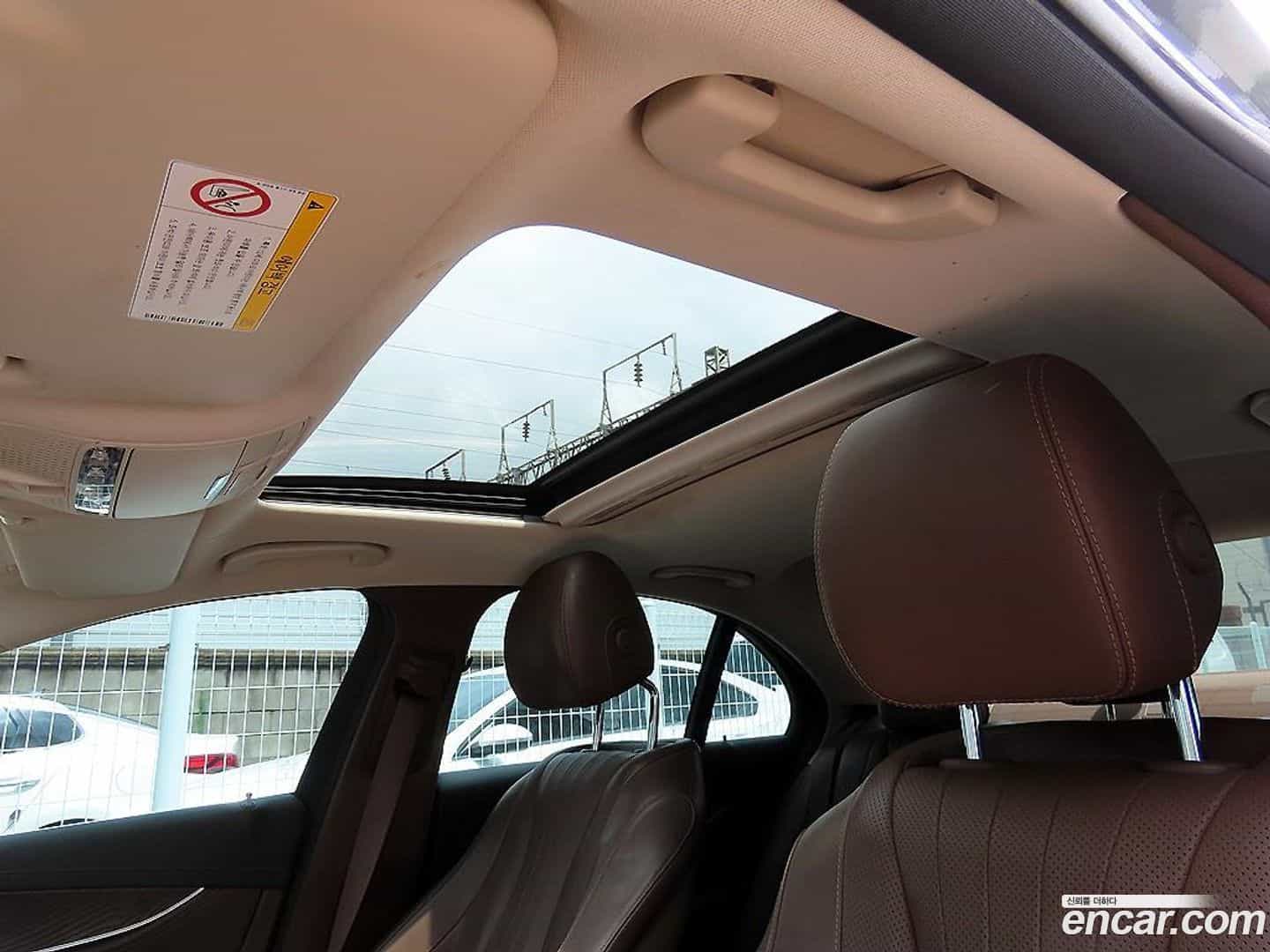 E-Class Mercedes-Benz 2018.11-OPTION-020