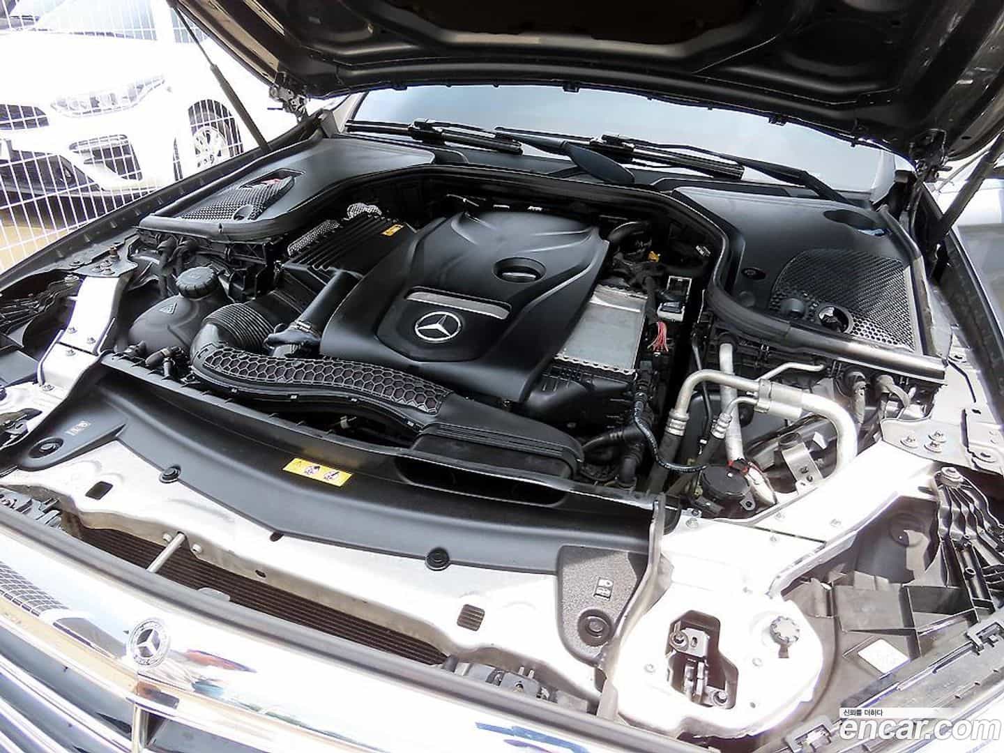 E-Class Mercedes-Benz 2018.11-OPTION-023