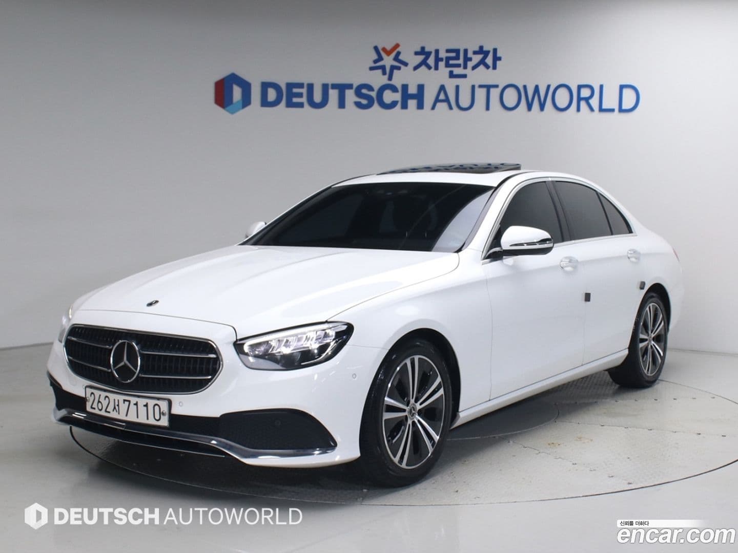 Main__Slider__Photo:E-Class Mercedes-Benz 2021.6-0