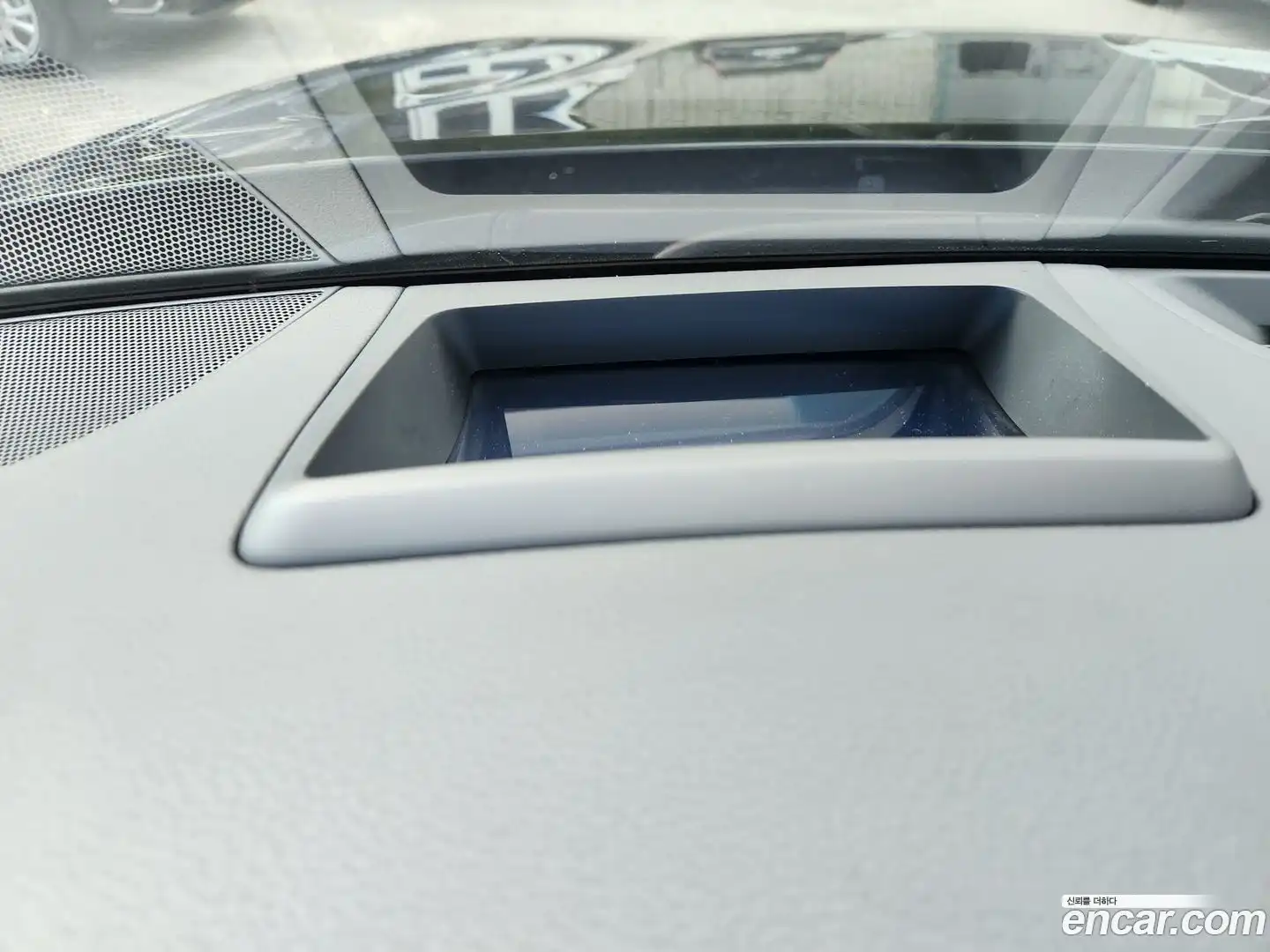 Grandeur Hyundai 2018.10-INNER-010