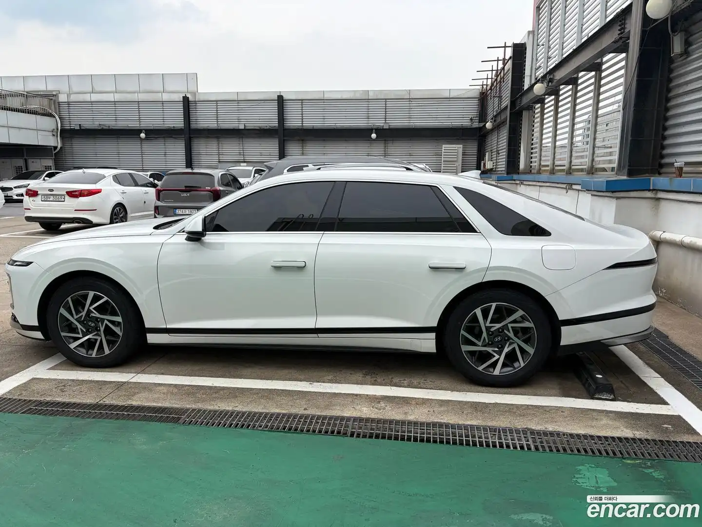 Grandeur Hyundai 2022.11-OUTER-001