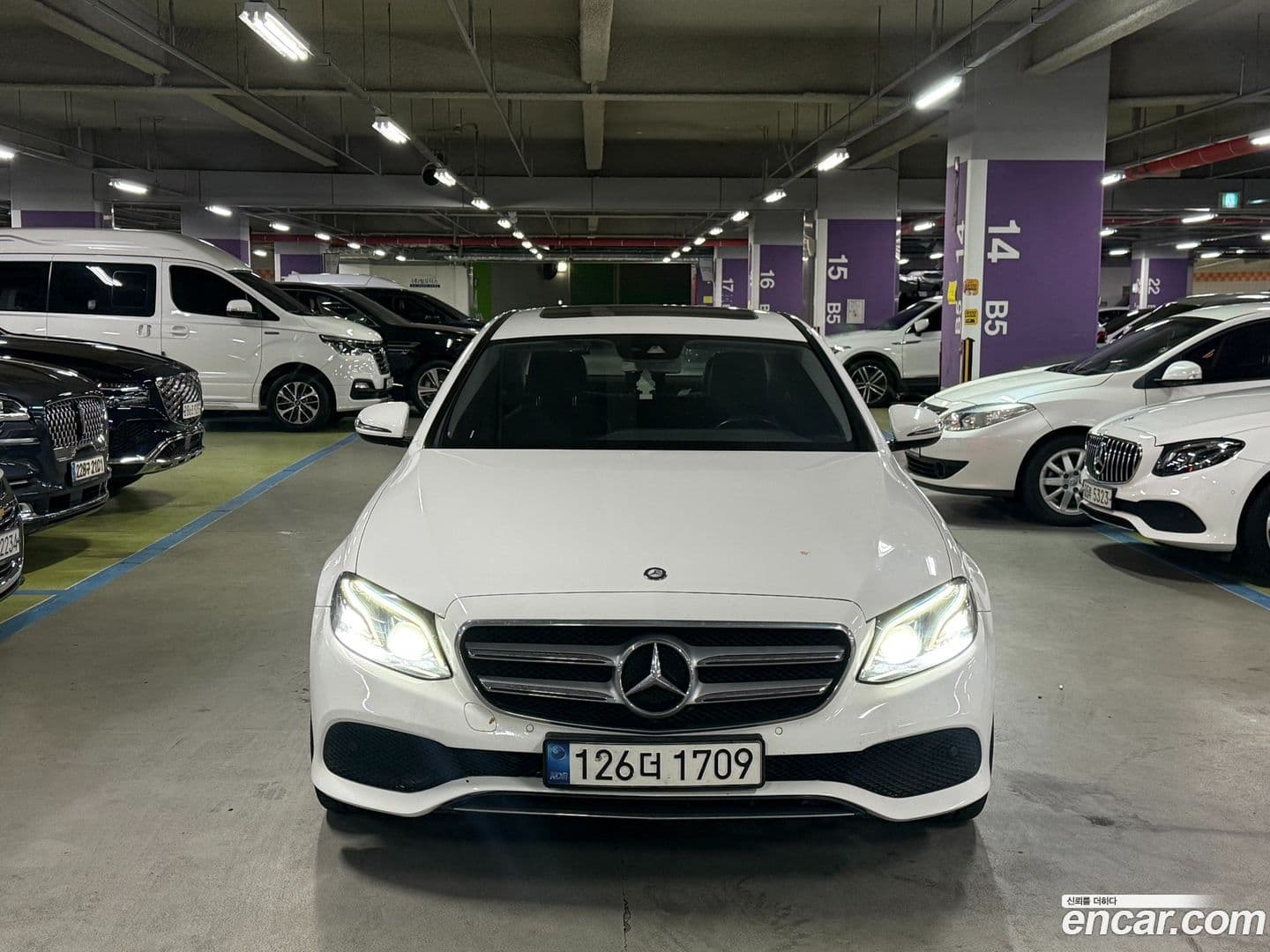 Main__Slider__Photo:E-Class Mercedes-Benz 2016.10-0