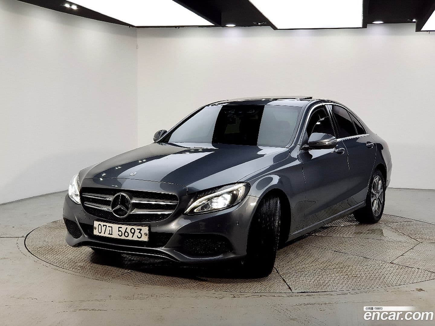 Main__Slider__Photo:C-Class Mercedes-Benz 2017.2-0