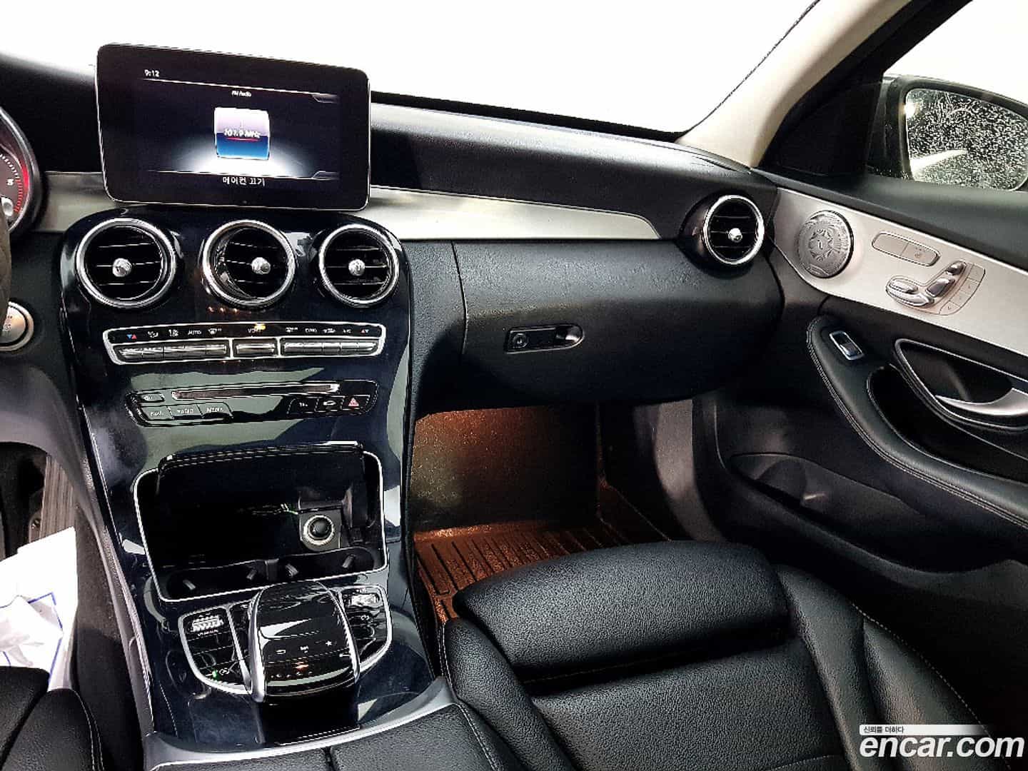 C-Class Mercedes-Benz 2017.2-INNER-010