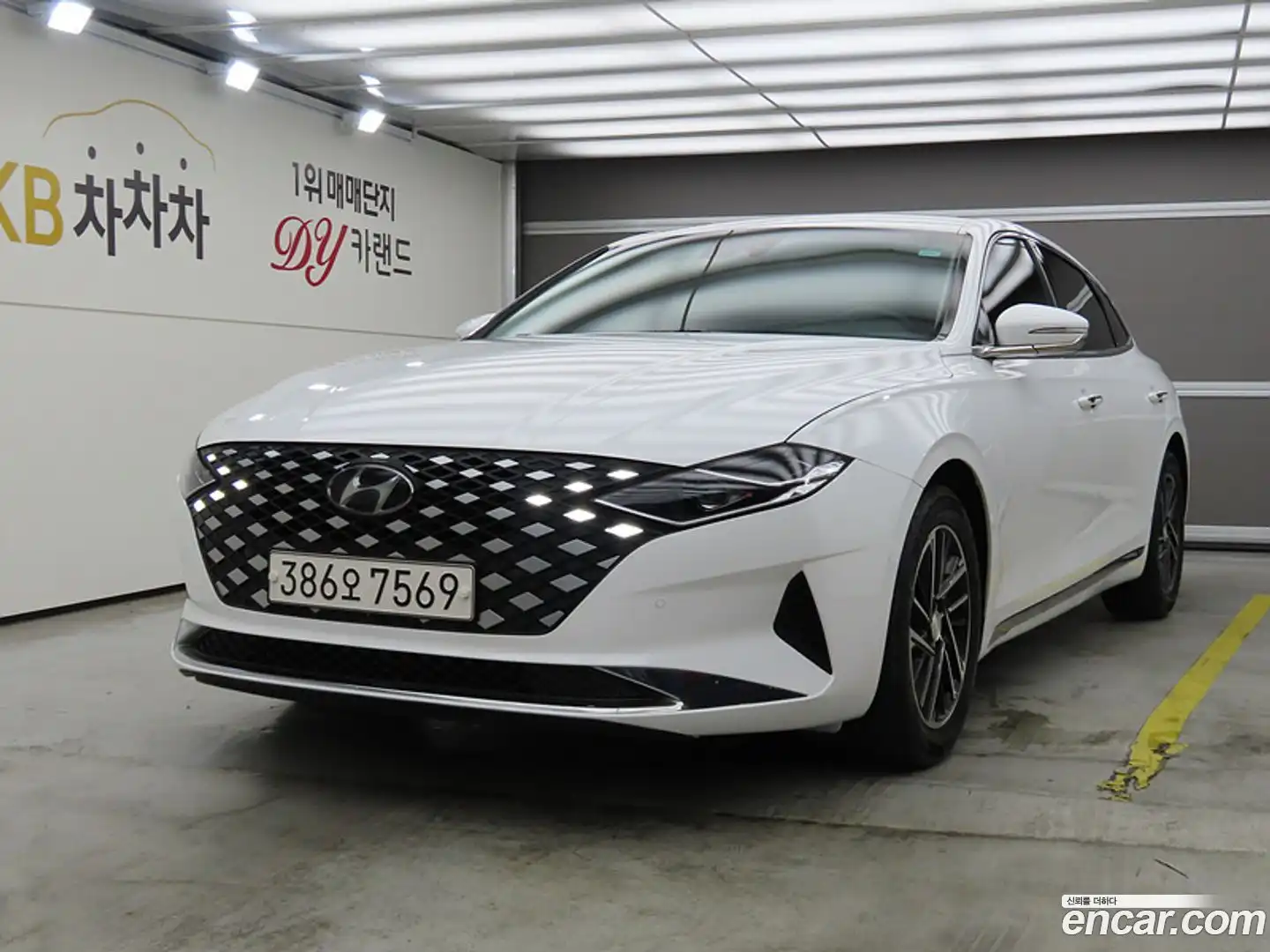 Grandeur Hyundai 2022.1-OUTER-001