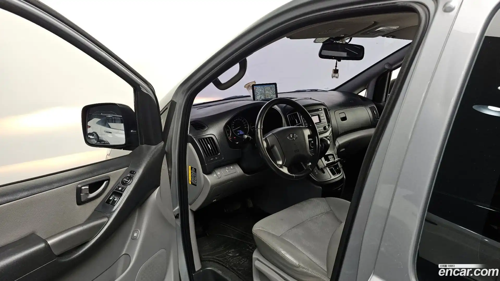 Starex Hyundai 2019.4-INNER-010