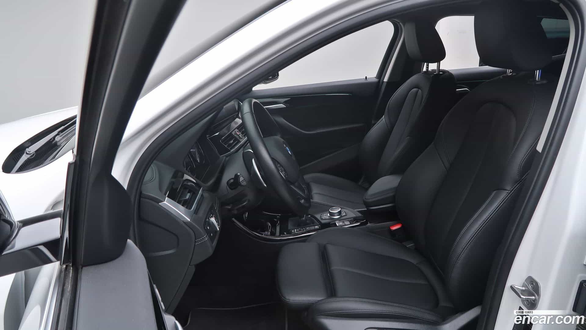 X2 (F39) BMW 2021.6-INNER-010