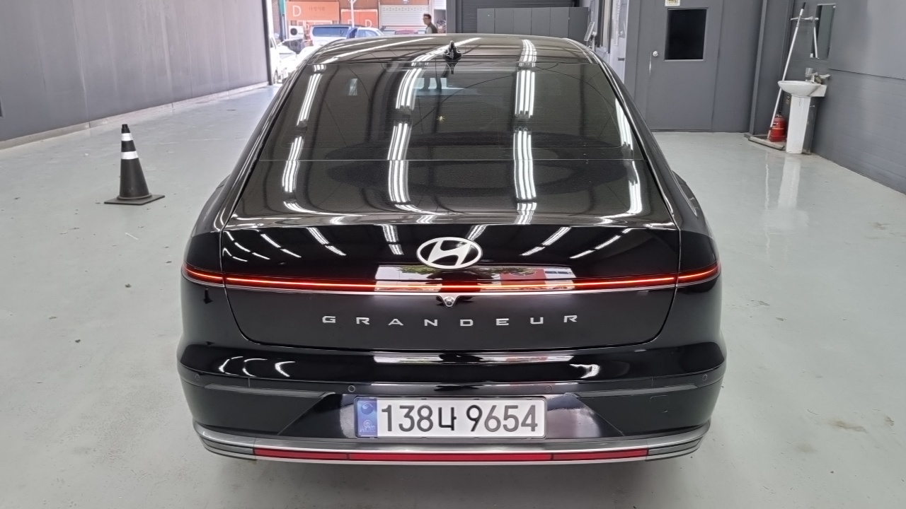 Grandeur Hyundai 2023.1-OUTER-004
