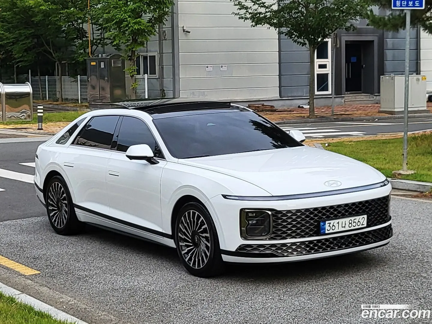 Main__Slider__Photo:Grandeur Hyundai 2023.5-0