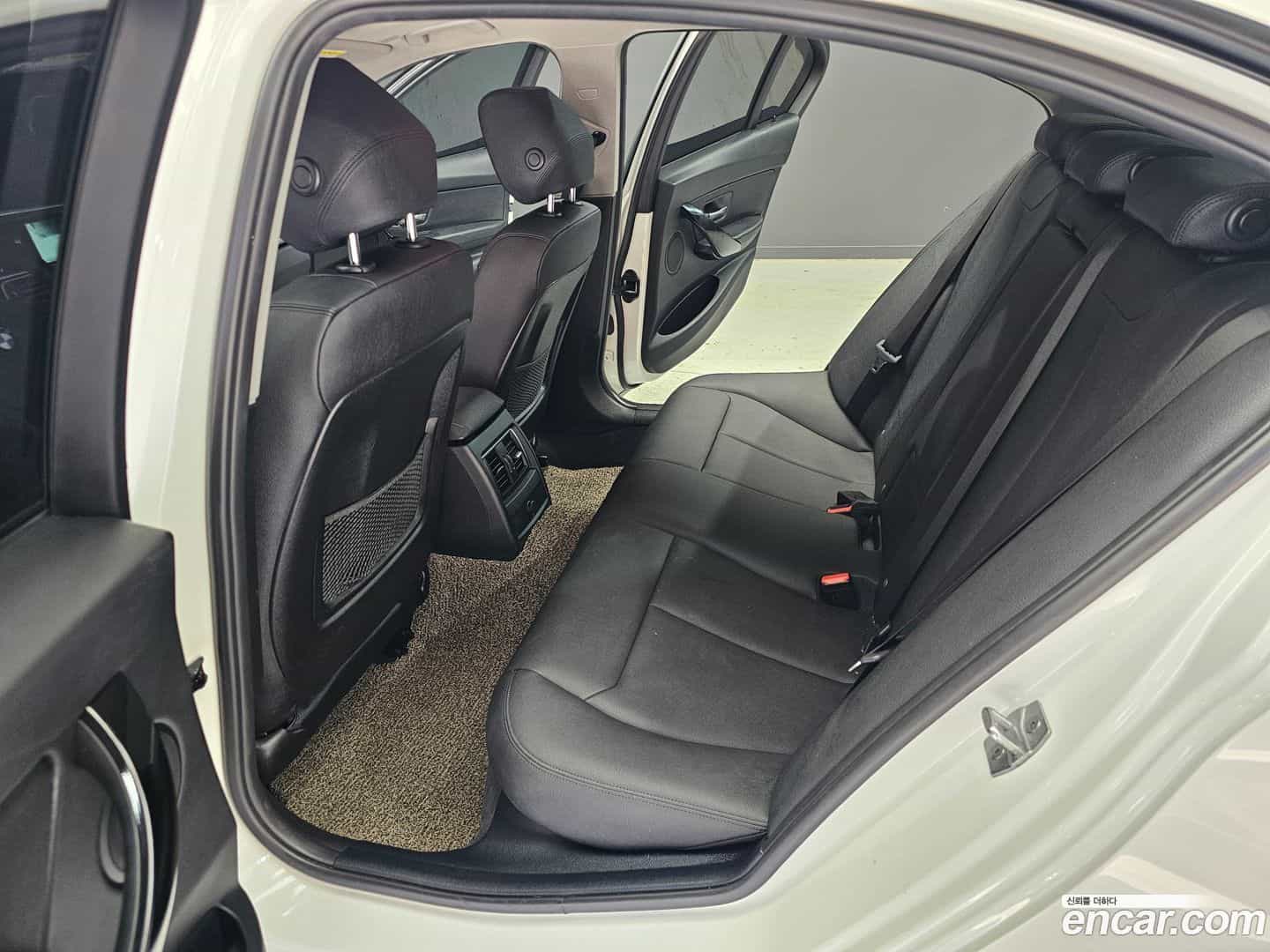 3-Series BMW 2017.0-INNER-010