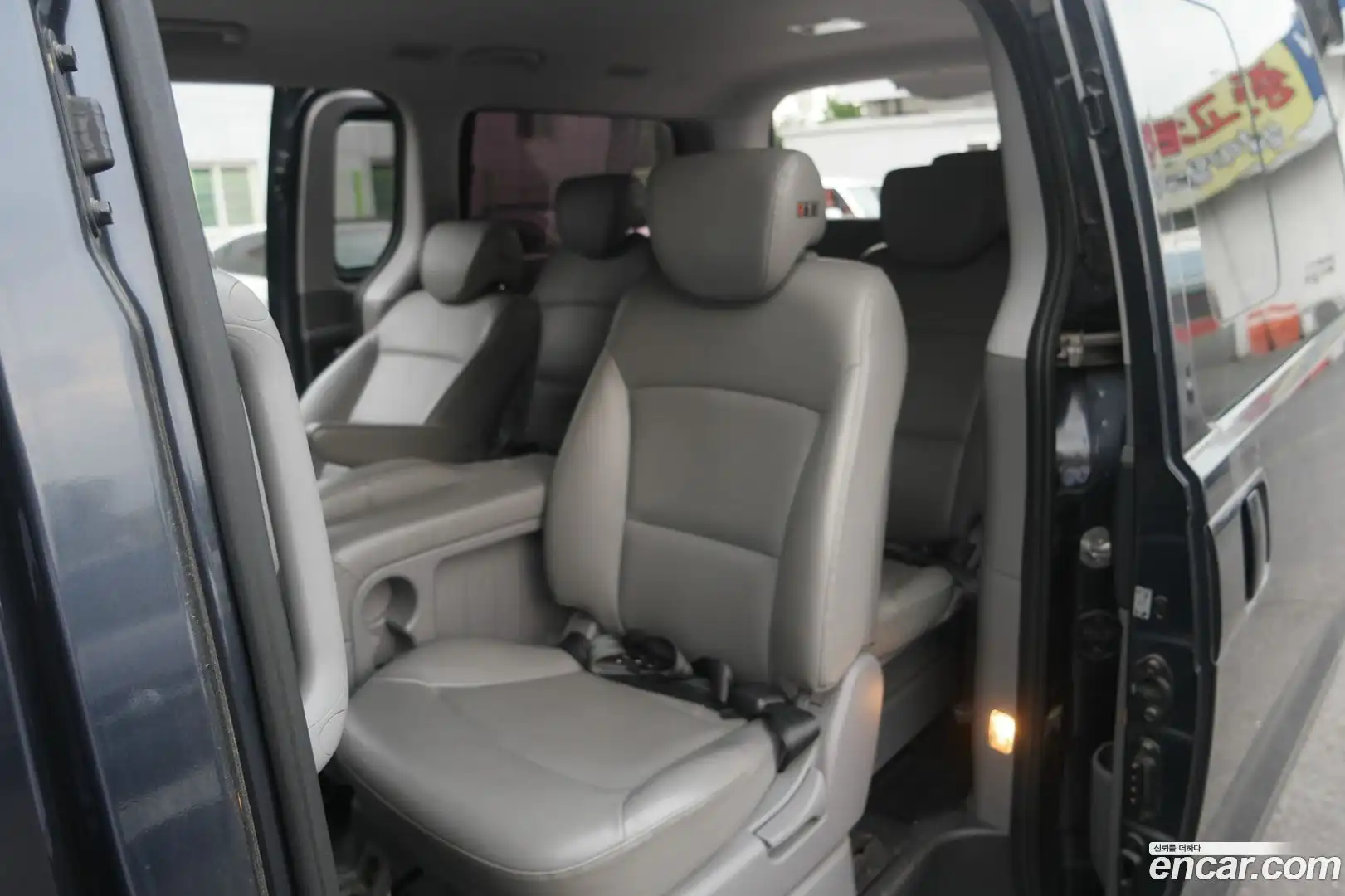 Starex Hyundai 2017.6-OPTION-015