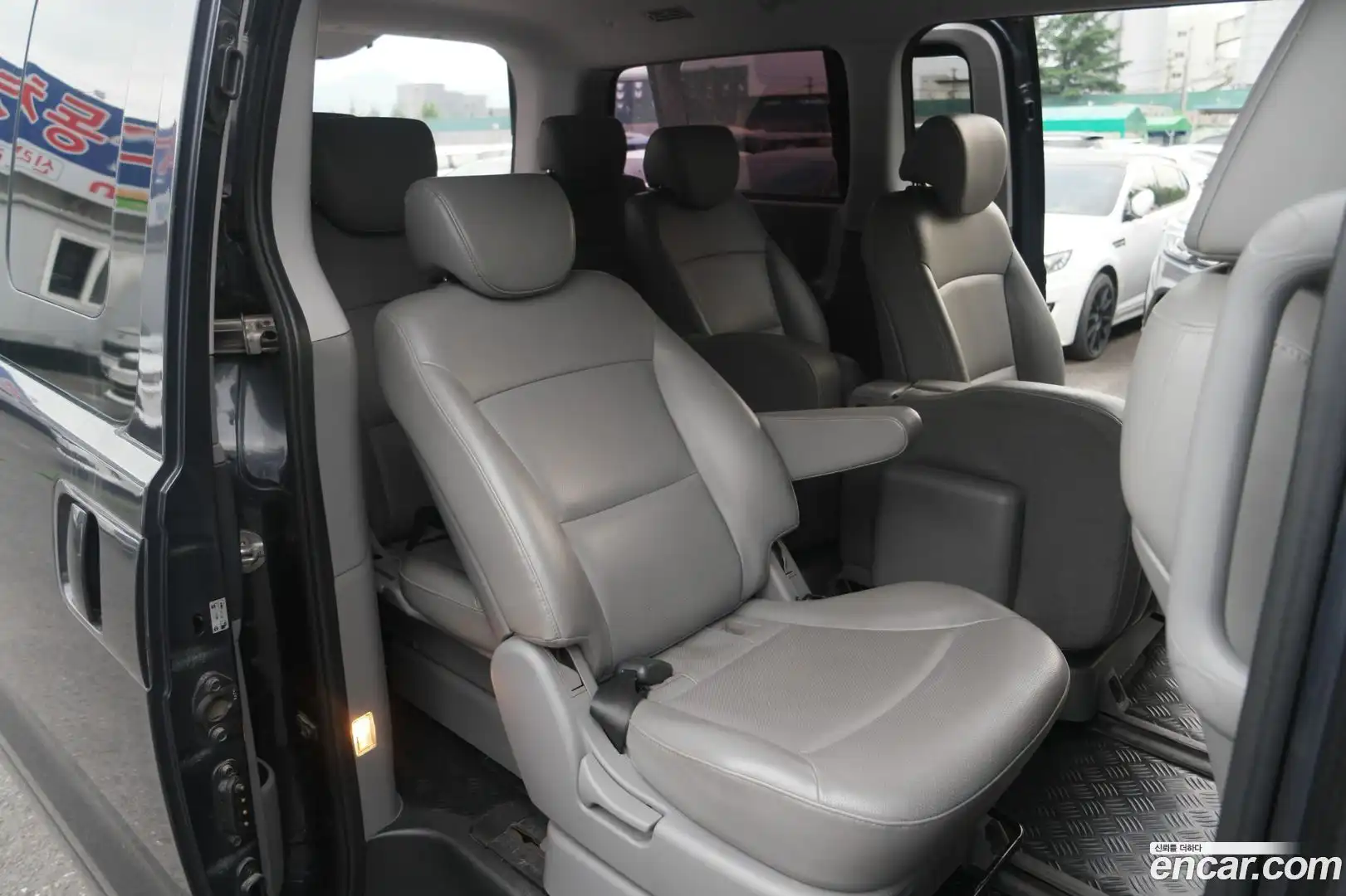 Starex Hyundai 2017.6-OPTION-017