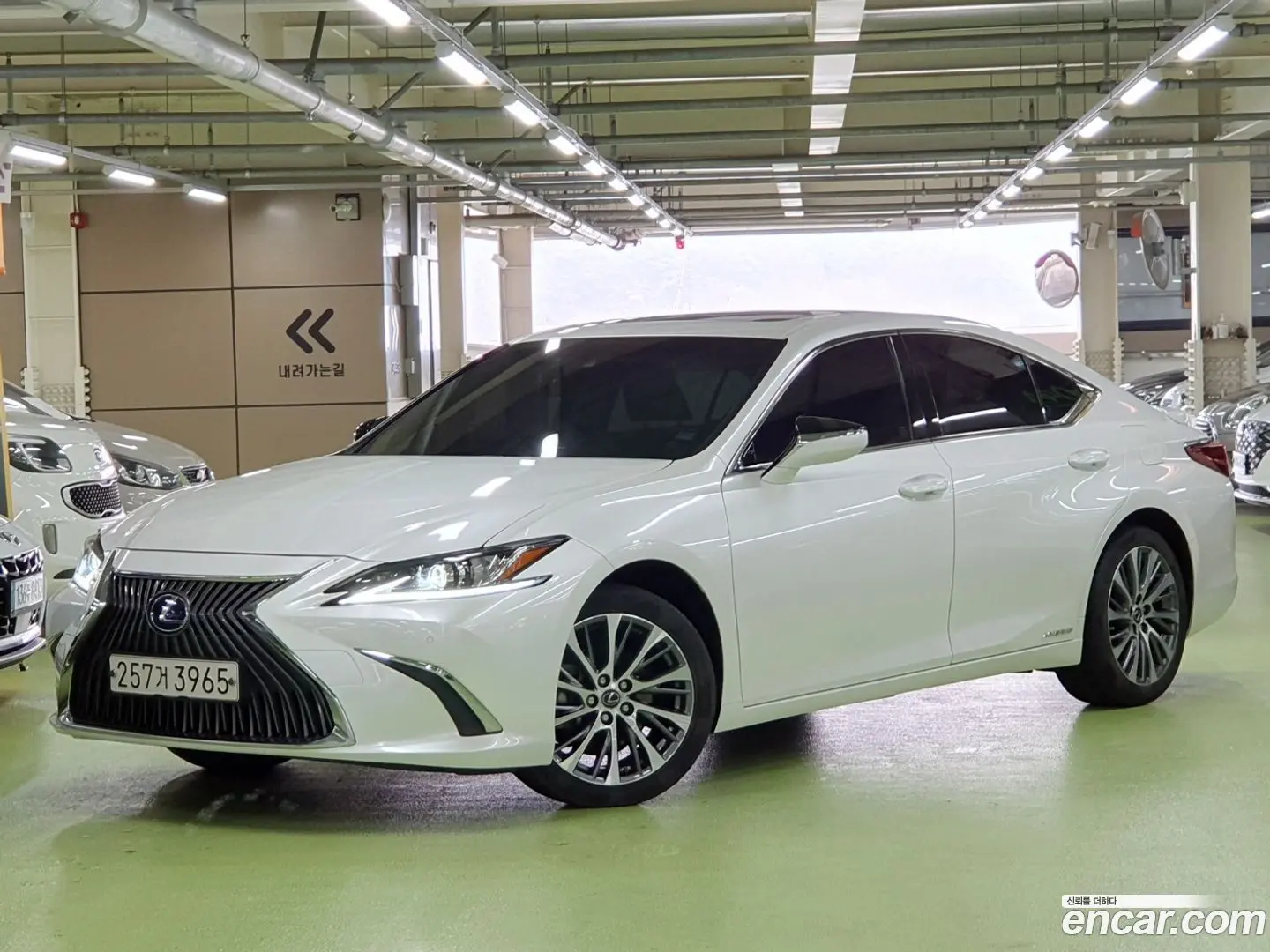 Main__Slider__Photo:ES Lexus 2020.0-1