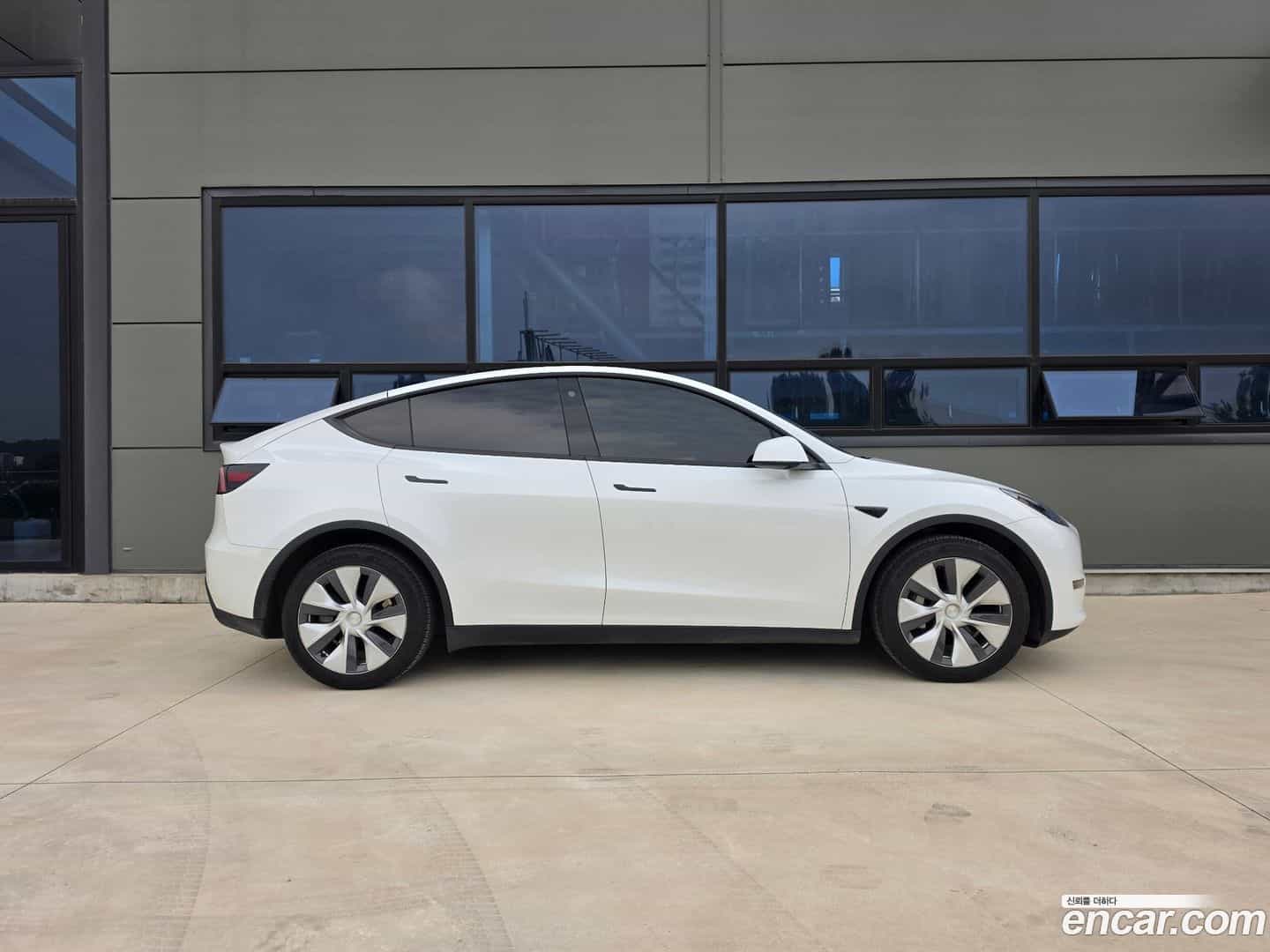 Model Y Tesla 2022.4-OUTER-003