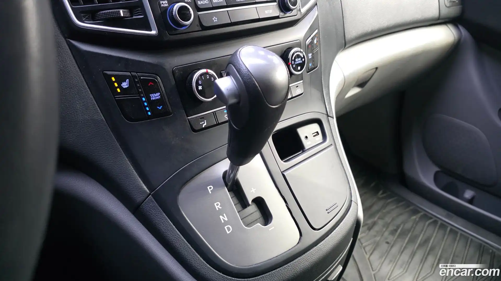 Starex Hyundai 2018.8-INNER-009