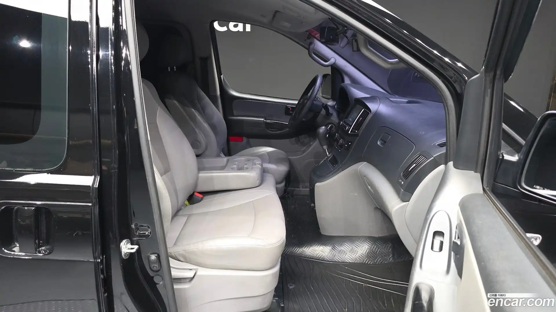 Starex Hyundai 2018.8-OPTION-015