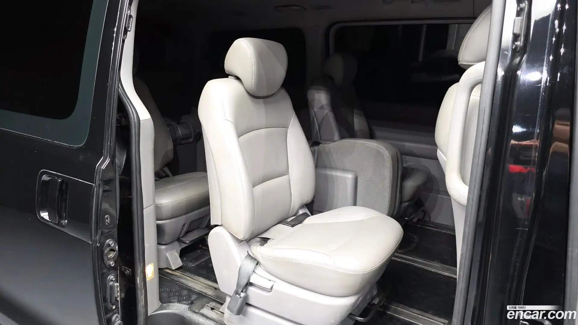 Starex Hyundai 2018.8-OPTION-016